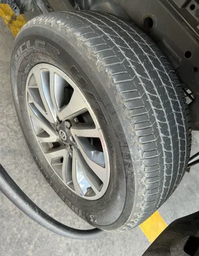 Pneus 255/60 R18 bridgestone Dueler H/T originais da frontier