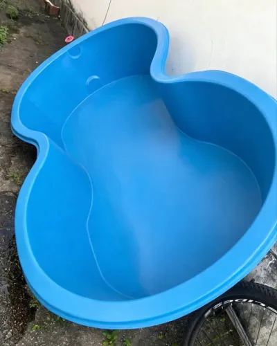 Vende-se piscina 1.000lt usada poucas vezes