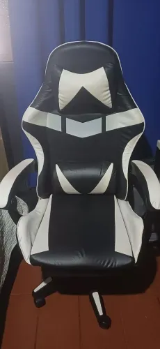 adeira Gamer Ergonômica Reclinável Preta e Branca com Almofadas e Regulagem de Altura