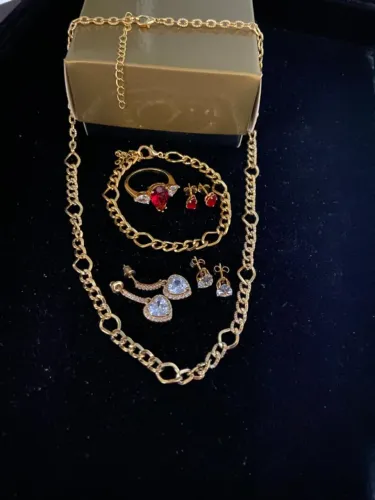 kit com colar brinco pulseira e anel banhada a ouro 18k com pedra de zircônia