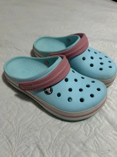 CROCS