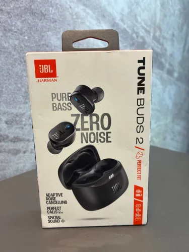 fone de ouvido sem fio intra-auriculares JBL Tune Buds 2 na cor preta