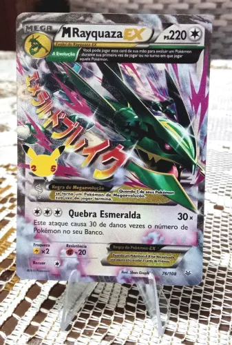 Carta Pokémon tcg em estado "D" damage do Mega Rayquaza