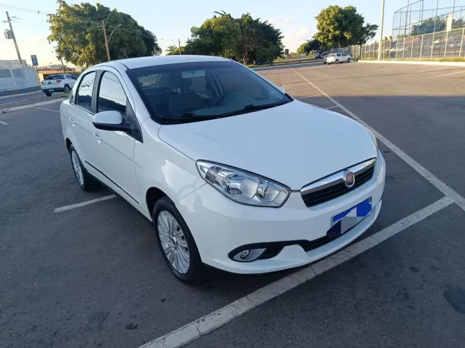 Fiat Grand Siena Essence 1.6 Flex 16V 2016