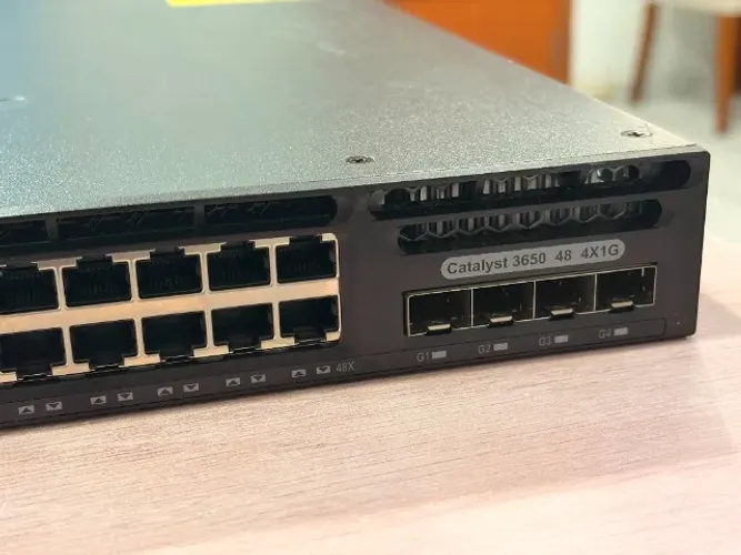 Switch Cisco Catalyst 3650 - 48 Portas Gigabit + 4x SFP