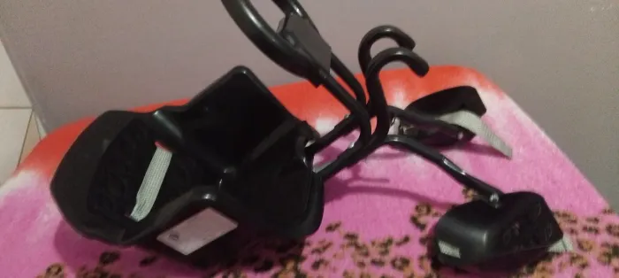 Cadeirinha de bebê de carro e cadeirinha de andar de bicicleta