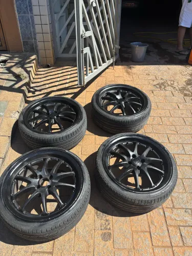 Vende se , rodas aro 18 4 furos Ótimo estado já com pneu