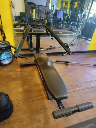 Crucifixo articulado / academia / musculação 