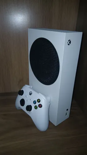 Xbox Series S (seminovo em excelentes condições)