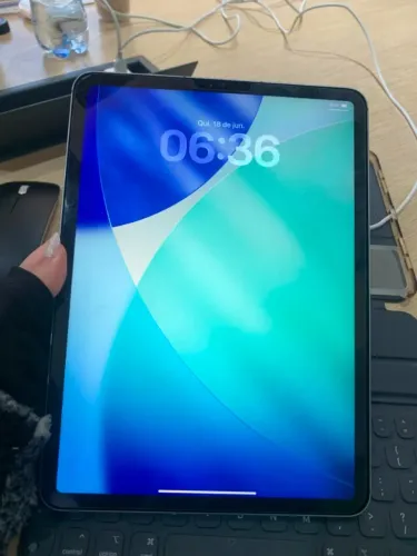Ipad Pro (11pol) (4° geração) n de modelo MP593LL/A Processador M2 512gb com teclado