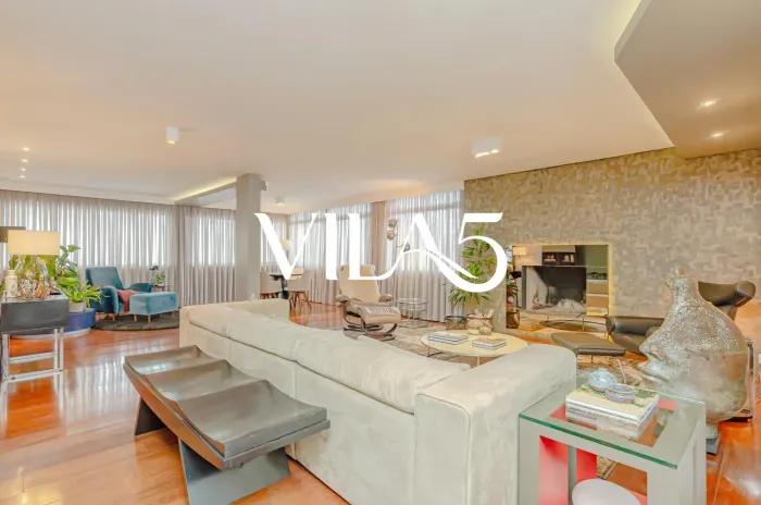 Apartamento com 438 m², 4 quartos sendo 2 suítes à venda no bairro Batel.