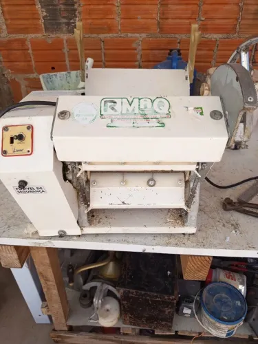Vende-se um cilindro pequeno de massa 