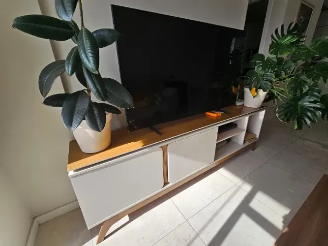 Rack para TV Linea Brasil Istambul 2 m - igual a novo