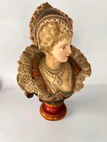 Busto Feminino Renascentista em Terracota Policromada ? Manufatura Europeia Séc. XIX
