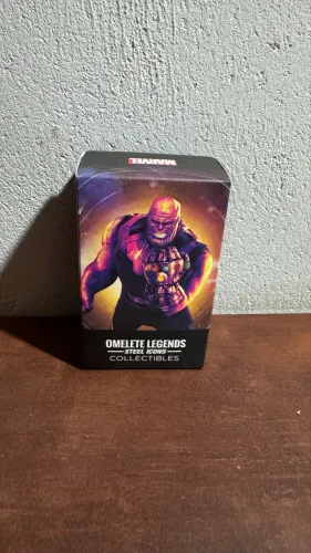 Manopla Thanos Oficial Marvel (Omelete Box