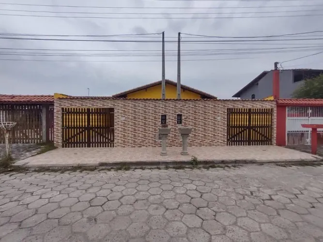 Casa para Venda em Mongaguá, Praia Grande, 2 dormitórios, 1 suíte, 1 banheiro, 4 vagas