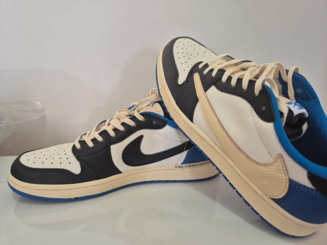 Air jordan x Travis Fragment