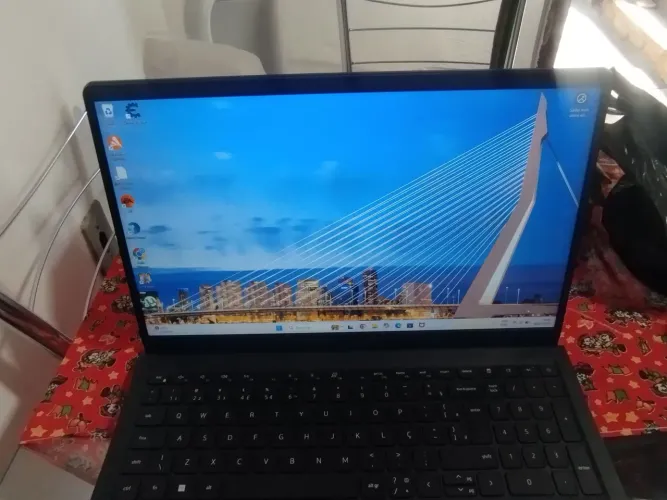 Notebook Dell Inspiron 15 3520 - i3 12ª Geração - 8GB RAM - SSD 256GB - Tela Full HD 120Hz