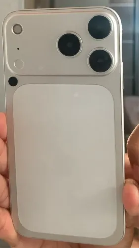 IPhone XR com à base do 17 pro branco!