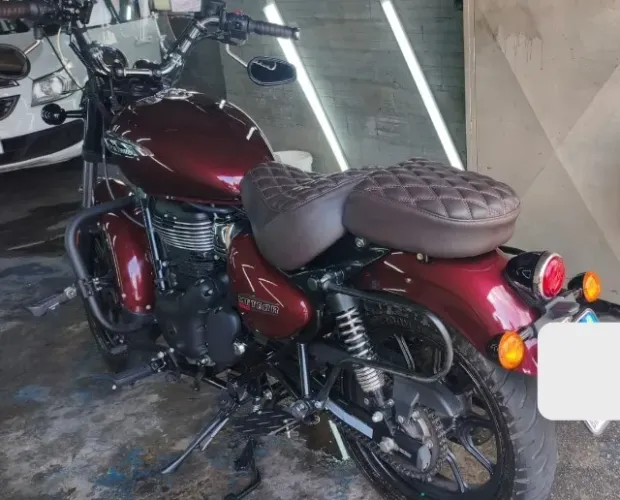Royal Enfield Meteor 350 Stellar Red 2025  11k km  Vitrificada  Customizada