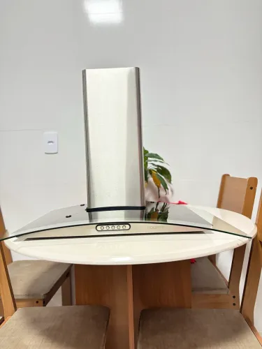Coifa de parede em vidro