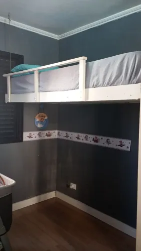 Vendo Cama Suspensa com Colchão