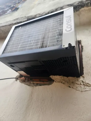 VENDO AR CONDICIONADO CONSUL 7500 BTUS, 220V, 4 MESES DE USO!
