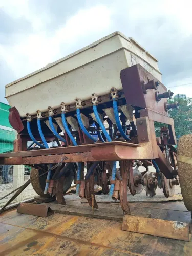 Plantadeira Agrícola Pastagem Fundi Ferro 07 Linhas