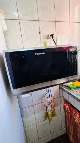 Microondas Panasonic Piccolo - gabinete cinza