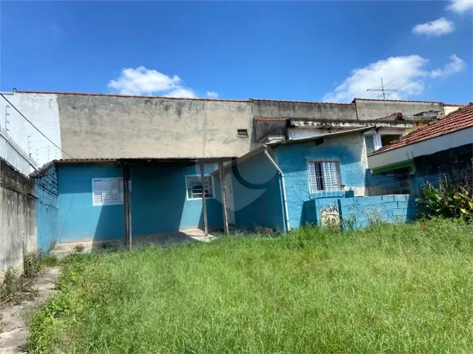 Casa térrea com 2 quartos para locação em Bortolândia - SP