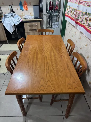 Mesa antiga 6 cadeiras, madeira de verdade! 