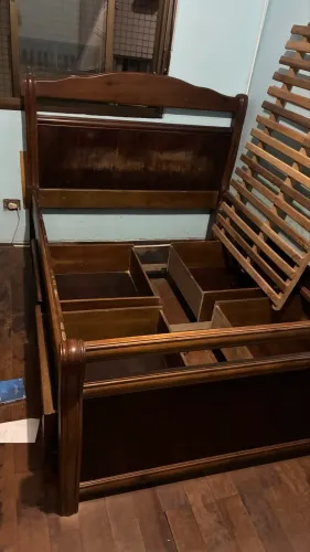 Cama Casal de Madeira Colonial Usada