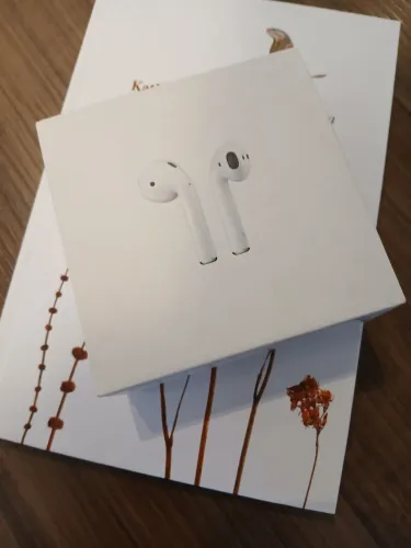 AirPods 2ª Geração com case de carregamento com USB |comprado em Toronto