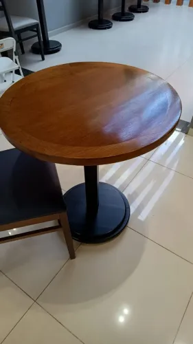MÓVEIS DE CAFETERIA E RESTAURANTE
