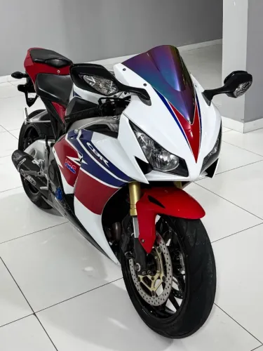 EXCLUSIVIDADE!!!!! CBR 1000 RR Fireblade apenas 39 mil km