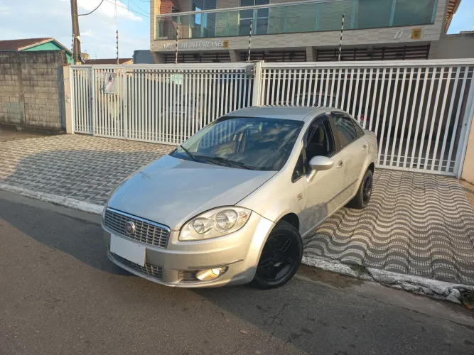 Fiat Linea Essence 1.8 Flex 16V 4P 2013