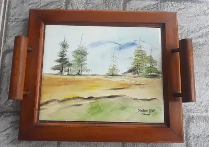 Bandeja antiga em madeira maciça e cerâmica com pintura manual 26cm x 22cm