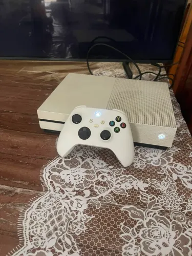 Vendo Xbox One seminovo