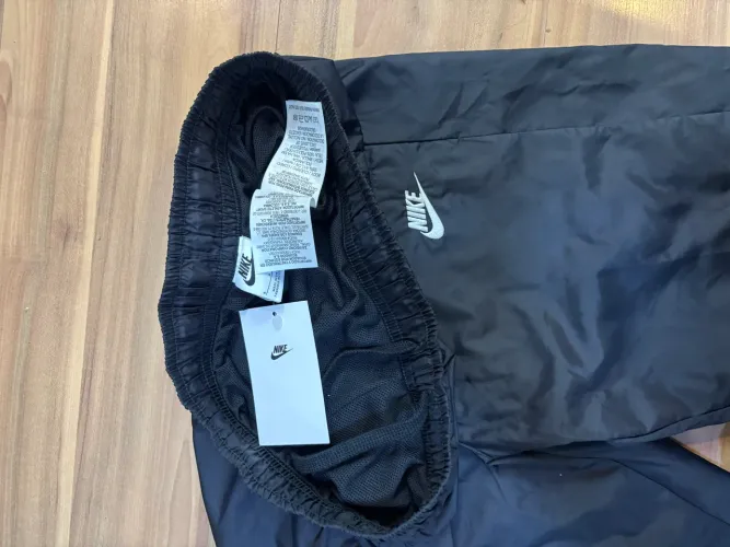 Calça Nike woven tamanho p