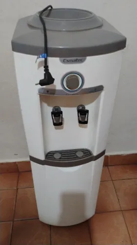 Bebedouro Esmaltec em bom estado