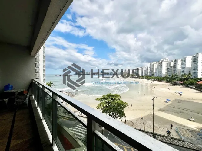 Apartamento frente mar com varanda e vista mar na Praia das Pitangueiras, Guaruja