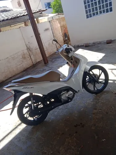Vendo biz 125 ano 2026 de única dona