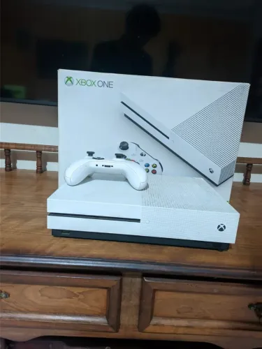 Xbox one s 1TB em ótimo estado/ Super Oferta