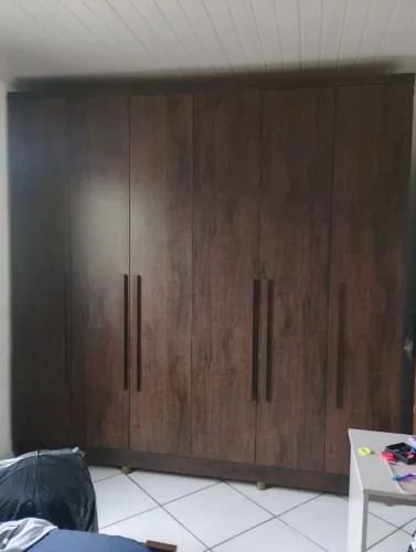 Guarda roupa semi novo
