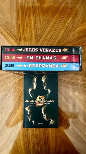 Livros: Trilogia Jogos Vorazes + Guia do Tributo