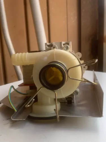 Bomba de circulação seminova, para lava-louça Brastemp 8 serviços. 