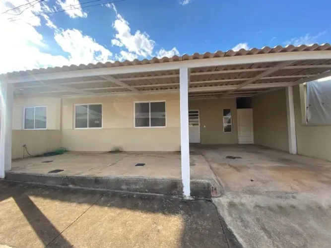 Casa 3 Quartos em condomínio