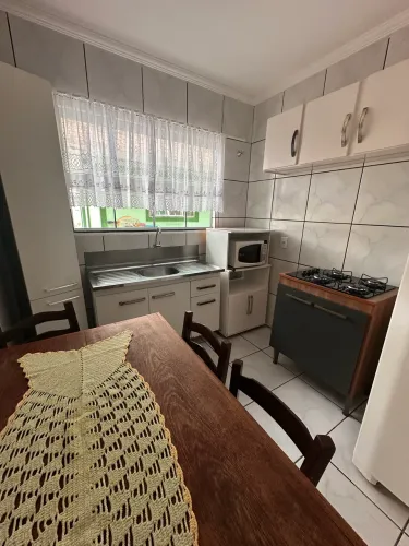  Apartamento mobiliado 2 quartos para aluguel nos Ingleses, ambiente residencial familiar.