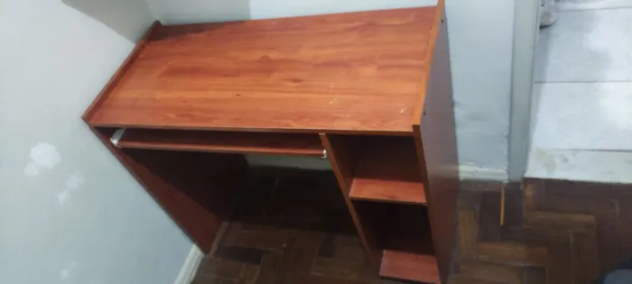 Mesa para computador e estudos organizador