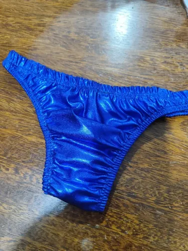 Cueca azul brilhante